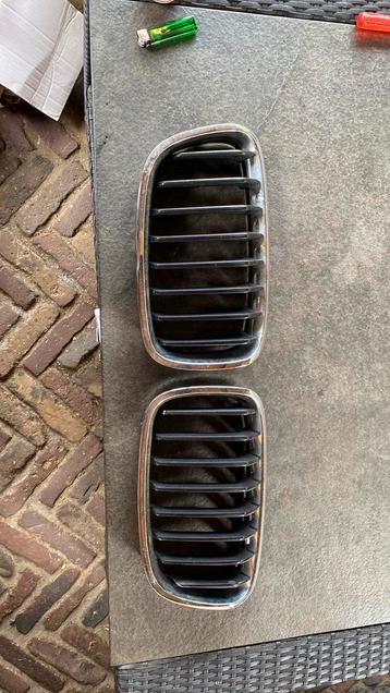 BMW nieren zwart/metallic type 1 serie beschikbaar voor biedingen