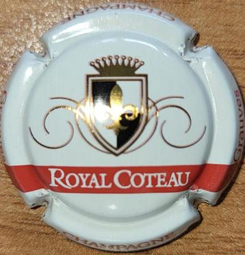 Champagnecapsule ROYAL COTEAU crème & rood nr. 22a beschikbaar voor biedingen