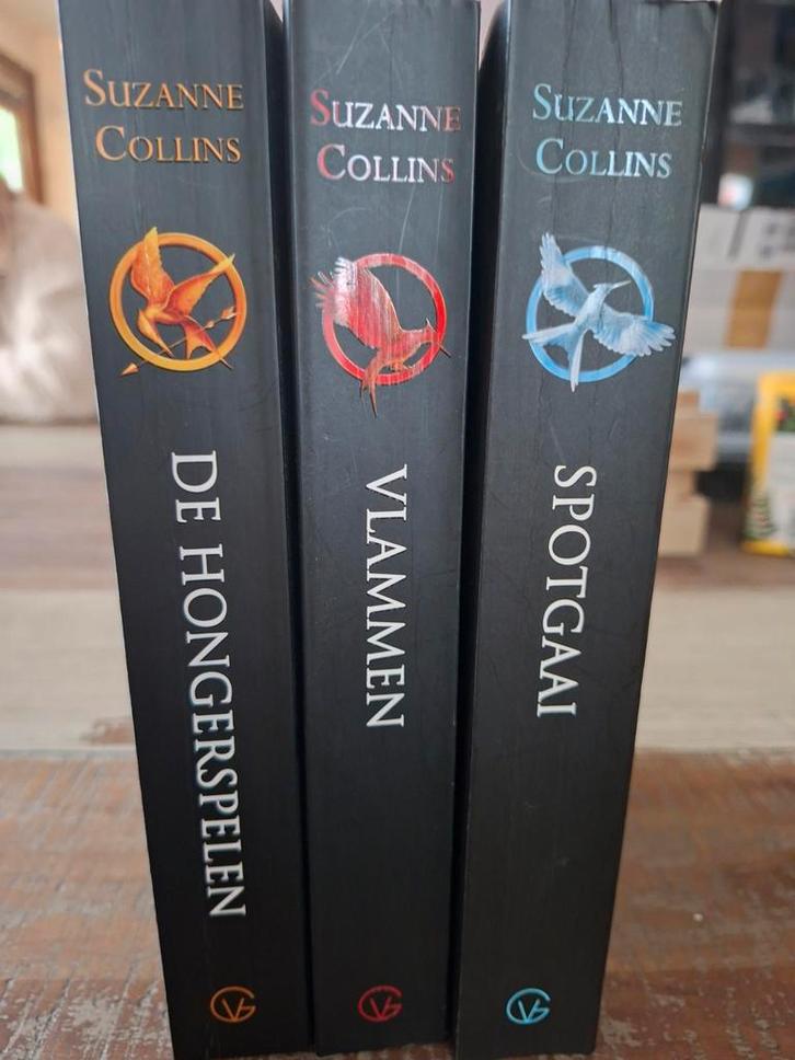 De Hongerspelen Trilogie - Suzanne Collins, Boeken, Fantasy, Gelezen, Ophalen of Verzenden