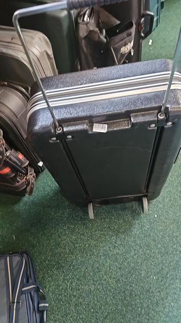 Vintage Delsey Koffer met Wielen beschikbaar voor biedingen