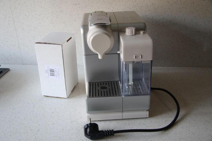 Nespresso De Longhi koffiezetapparaat, Witgoed en Apparatuur, Koffiezetapparaten, Gebruikt, Koffiepads en cups, Espresso apparaat
