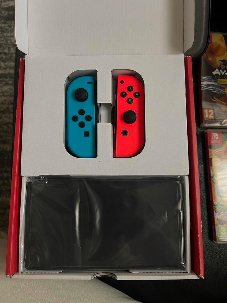 Nintendo Switch OLED model met games, Spelcomputers en Games, Games | Nintendo Switch, Zo goed als nieuw, Avontuur en Actie, 3 spelers of meer