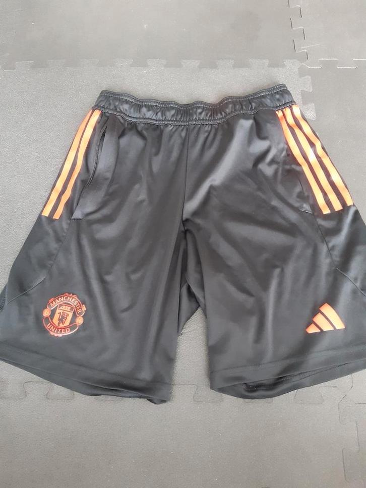 Adidas manchester united voetbalbroekje, Kleding | Heren, Sportkleding, Zo goed als nieuw, Voetbal, Rood, Ophalen of Verzenden
