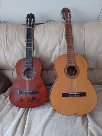 1x höfner gitaar(snaren kapot?),1x classic gitaar 30€samen beschikbaar voor biedingen