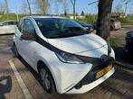 Toyota Aygo 1.0 Vvt-i 69pk 5D 2017 Wit, Auto's, Toyota, Voorwielaandrijving, 4 stoelen, Wit, Origineel Nederlands