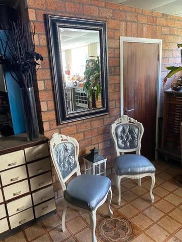 brocante set v spiegel/stoelen en lantaarn beschikbaar voor biedingen