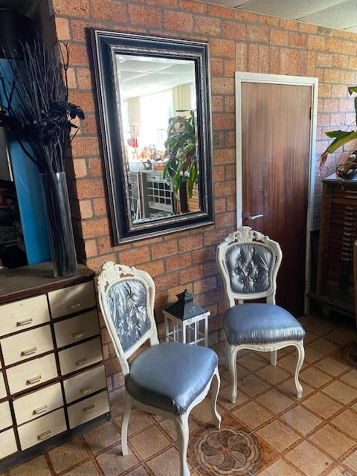 brocante set v spiegel/stoelen en lantaarn, Antiek en Kunst, Curiosa en Brocante, Ophalen