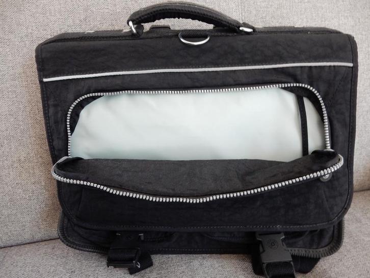 Kipling Laptop (rug) ~ tas zwart degelijke kwaliteit nieuw., Computers en Software, Laptoptassen, Nieuw, 17 inch of meer, Ophalen of Verzenden