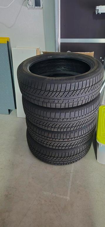 Continental WinterContact 215/50 R19 - Zo goed als nieuw! beschikbaar voor biedingen
