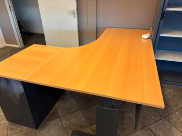 Diverse bureau’s - afbeelding 4