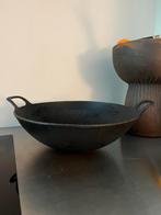 Zware gietijzeren wok, Huis en Inrichting, Keuken | Potten en Pannen, Ophalen, Gebruikt, Gietijzer, Wok