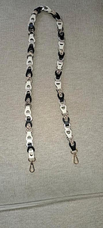 Trendy Tasriem met schakels beschikbaar voor biedingen