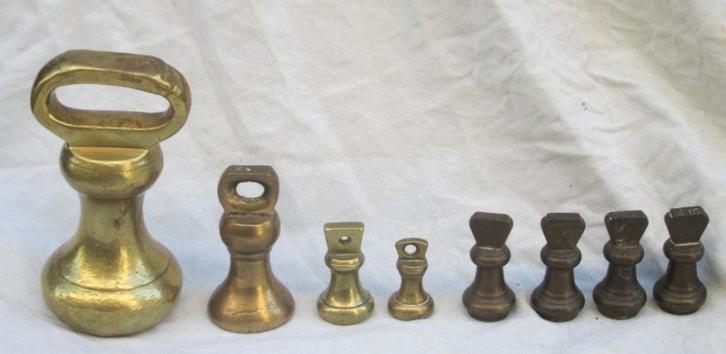 4 oude bell gewichten of kruk gewichten en nog 4 gewichten, Antiek en Kunst, Antiek | Gereedschap en Instrumenten, Ophalen of Verzenden