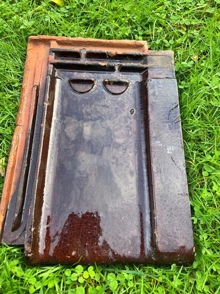 Dakpannen: Mulden, Vlak, Geglazuurd, Donkerbruin, 3000 stuks, Doe-het-zelf en Verbouw, Dakpannen en Dakbedekking, Gebruikt, Dakpannen