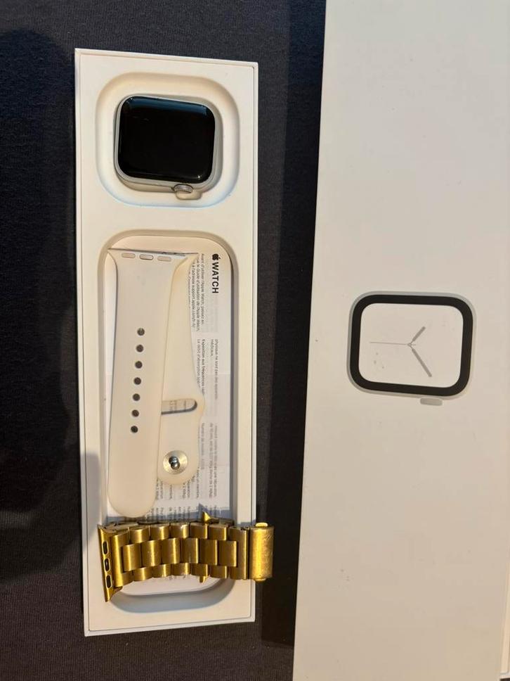 Apple Watch Series 4 (40mm) Silver Aluminum, Sieraden, Tassen en Uiterlijk, Horloges | Dames, Ophalen