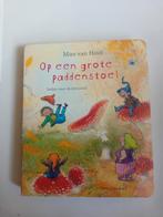 Op een grote paddenstoel - Mies van Hout, Ophalen of Verzenden, Zo goed als nieuw, Mies van Hout, 1 tot 2 jaar