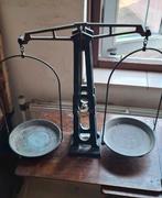 Antieke weegschaal, Ophalen