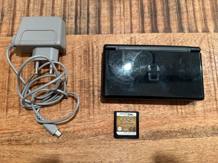 Nintendo ds lite zwart met pokemon heartgold, Spelcomputers en Games, Spelcomputers | Nintendo DS, Zo goed als nieuw, DS Lite