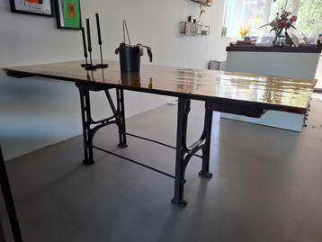 Gaaf onderstel eettafel te koop beschikbaar voor biedingen