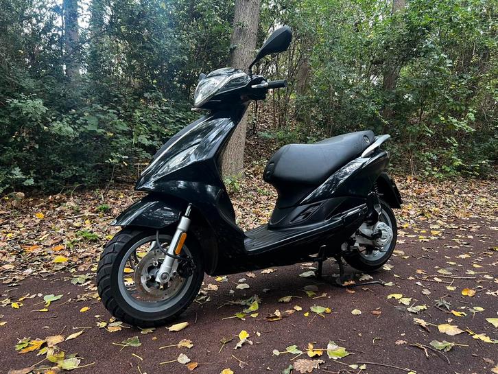 Piaggio New Fly Brom, Fietsen en Brommers, Scooters | Piaggio, Zo goed als nieuw, Fly, Maximaal 45 km/u, Benzine, Ophalen of Verzenden
