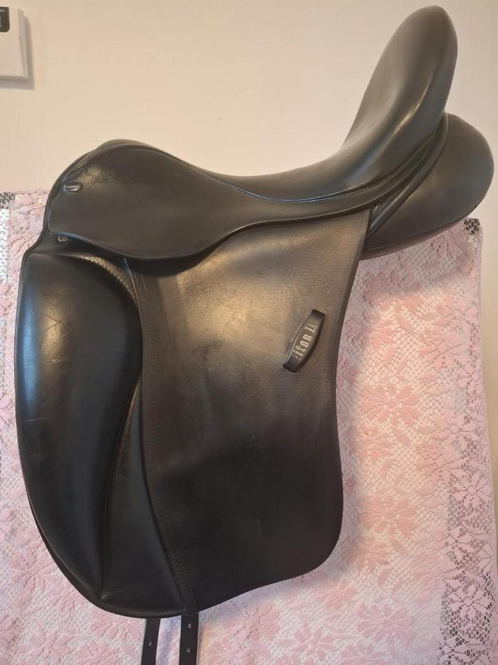 Dressuurzadel Euroriding Titan 2, 18 inch Fit 3, Dieren en Toebehoren, Paarden en Pony's | Zadels, Gebruikt, Dressuur, Ophalen