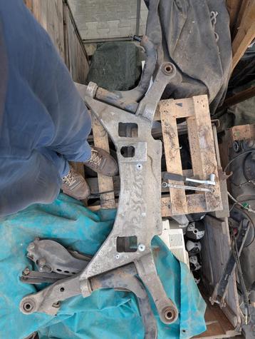 volvo v70 01-07 subframe achter beschikbaar voor biedingen