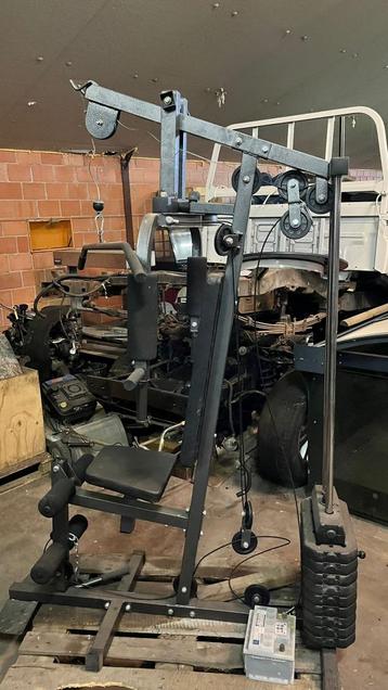 Fitnessapparatuur, home gym, krachtstation beschikbaar voor biedingen