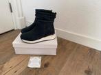 NIEUW! Prachtige donkerblauwe laarsjes van CAPRICE maat 37, Blauw, Nieuw, Ophalen of Verzenden, Caprice