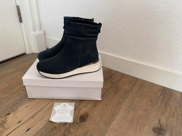 NIEUW! Prachtige donkerblauwe laarsjes van CAPRICE maat 37, Kleding | Dames, Schoenen, Nieuw, Blauw, Ophalen of Verzenden