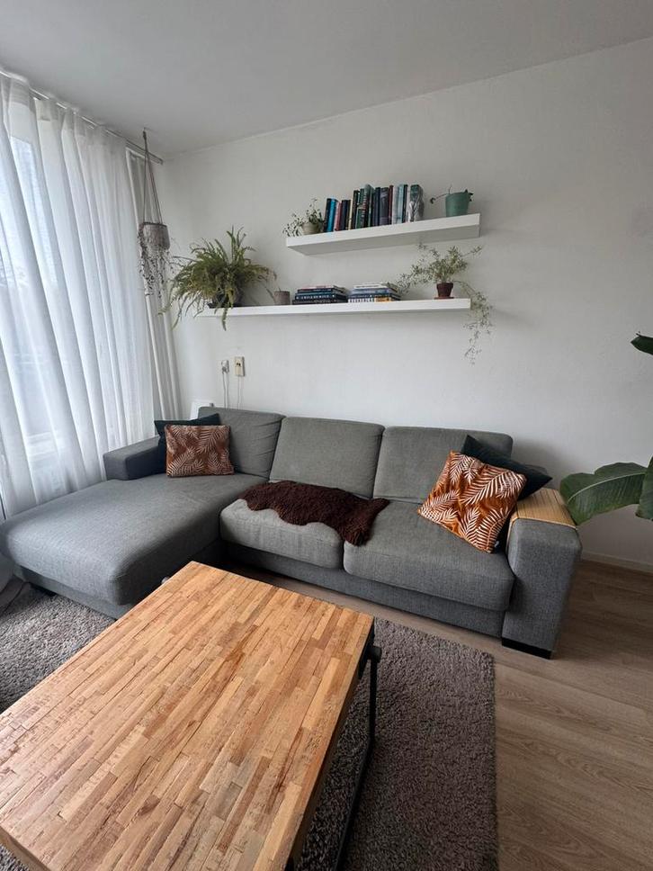 ️ Stevige grijze hoekbank met chaise longue – comfortabel!, Huis en Inrichting, Banken | Complete zithoeken, Gebruikt, Stof, Ophalen