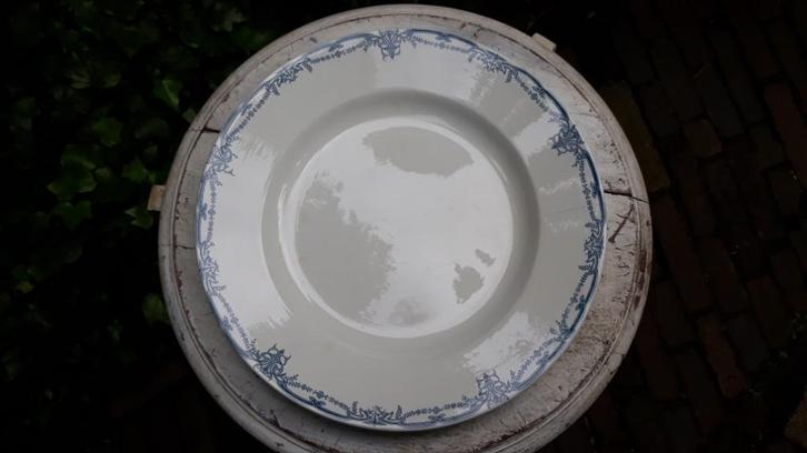 Grote Ronde Jugendstill serveerschotel - Aardewerk, Antiek en Kunst, Antiek | Schalen, Ophalen of Verzenden