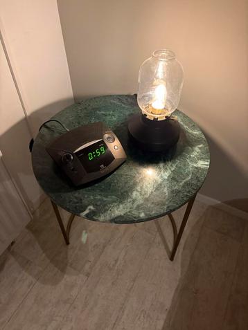 Groot marmeren bijzettafel met brons frame beschikbaar voor biedingen