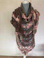 Gehaakte sjaal/omslagdoek, Handmade, Ophalen of Verzenden, Zo goed als nieuw, Sjaal