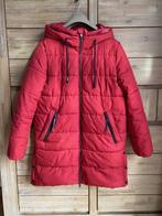 Warme winterjas maat M, Kleding | Dames, Jassen | Winter, Maat 38/40 (M), Ophalen of Verzenden, Gedragen, Rood
