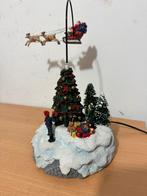 Kerstdorpminiatur Kerstman in slee ( Muziek + Licht ), Diversen, Ophalen of Verzenden, Gebruikt