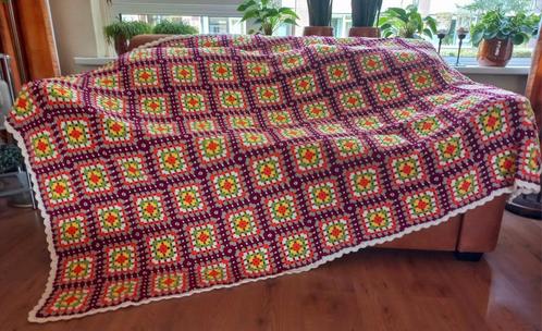 Nieuwe gehaakte sprei, deken, woondeken, plaid 2.15 x 1.50, Huis en Inrichting, Woonaccessoires | Plaids en Woondekens, Nieuw