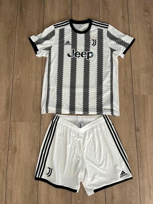 Origineel Juventus voetbalset, shirt broek, Maat XL, Wit, Sport en Fitness, Voetbal, Zo goed als nieuw, Shirt, Maat XL, Ophalen of Verzenden