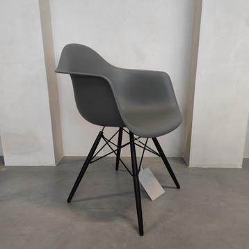 Vitra Eames DAR chair - Elephant hide grey beschikbaar voor biedingen