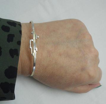 Zilveren modernist armbandje nr.1332 beschikbaar voor biedingen