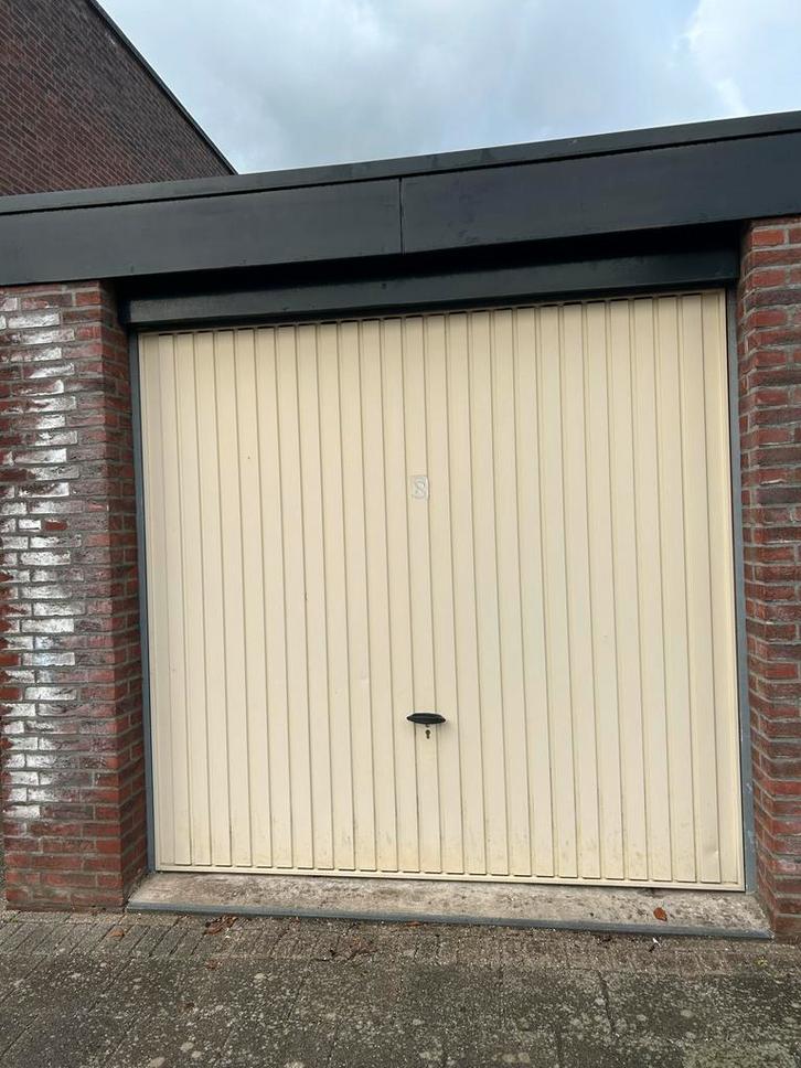 Witte stalen kanteldeur garage - 219x211cm, Doe-het-zelf en Verbouw, Deuren en Horren, Gebruikt, Garagedeur, 200 tot 215 cm, 120 cm of meer