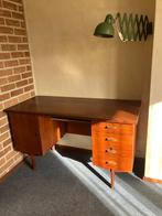 Vintage bureau met lades, Huis en Inrichting, Bureaus, Ophalen, Gebruikt, Bureau