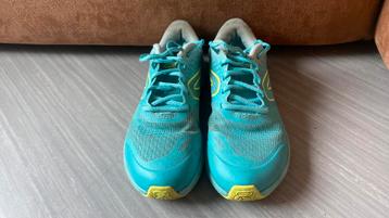 Hardloopschoenen maat 34 neon geel en aqaublauw beschikbaar voor biedingen