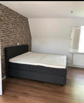 Tweepersoons Boxspring Bed 180x200 met top matras beschikbaar voor biedingen