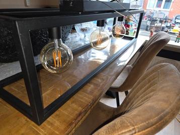 Industriële hanglamp beschikbaar voor biedingen