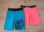 Twee shorts aqua groen en neon oranje mt 158-164., Ophalen of Verzenden, Gebruikt, Jongen, Broek