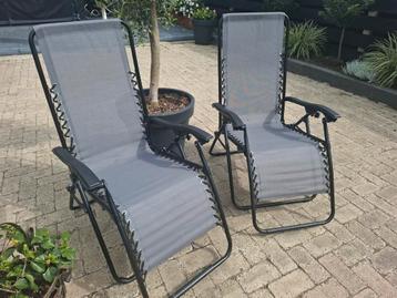 Twee tuin relax stoelen  beschikbaar voor biedingen