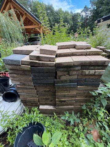 Gratis grindtegels circa 20m2 beschikbaar voor biedingen