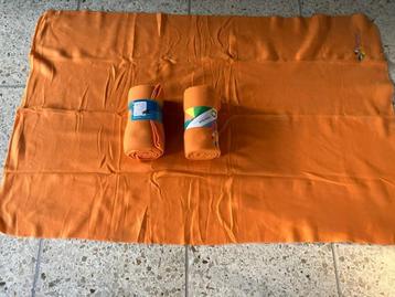 100 stuks fleece deken beschikbaar voor biedingen