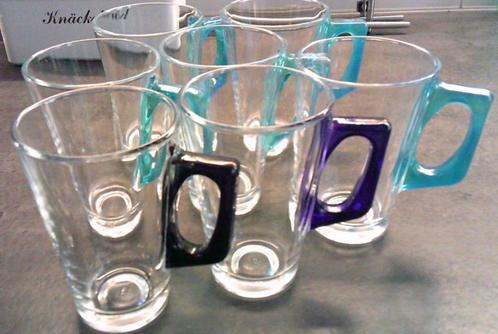 7 theeglazen / koffieglazen met gekleurde oren /handvaten, Huis en Inrichting, Keuken | Servies, Gebruikt, Glas of Glazen, Overige stijlen