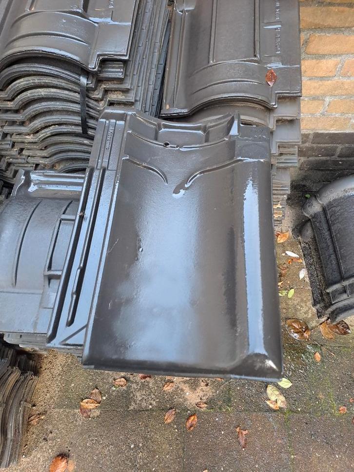 VHV Dakpannen - blauw gesmoord 5 nokvorsten 200 stuks, Doe-het-zelf en Verbouw, Dakpannen en Dakbedekking, Zo goed als nieuw, Dakpannen